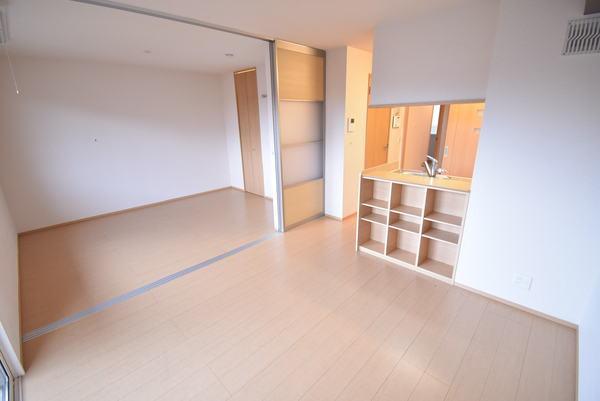 居室・リビング　※同物件別室※