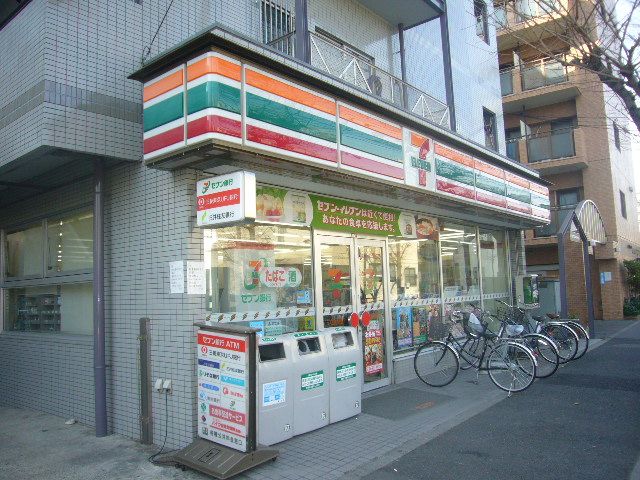 コンビニ　セブンイレブン千住桜木店（コンビニ）まで380m