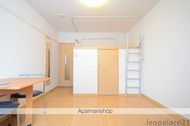 レオネクストVISTAIIIの居間写真