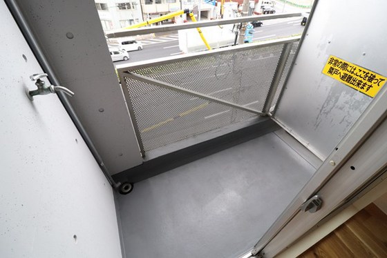 バルコニー　※別号室の写真になります。