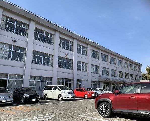 小学校　加賀市立作見小学校（小学校）まで998m