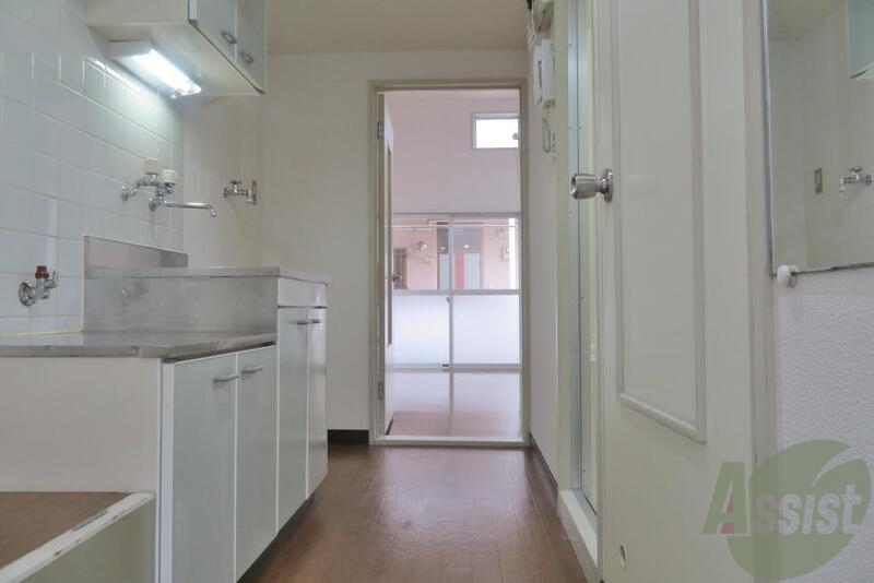 玄関　玄関を開けた先には明るい空間が待っています。