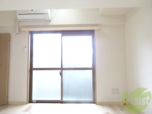 居室・リビング　リビングは窓が大きく日が良く入り明るいです。