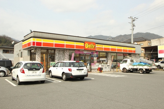 コンビニ　デイリーヤマザキ可部三入店（コンビニ）まで185m