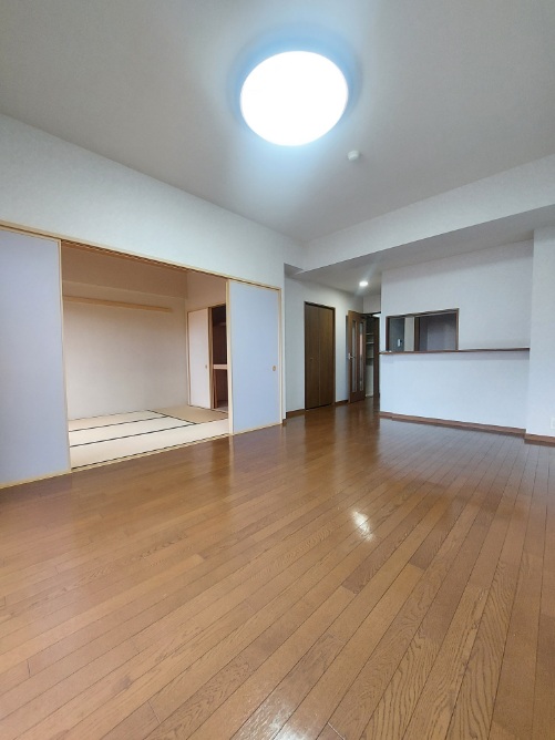 ネオハイツ清明町壱番館の居間写真