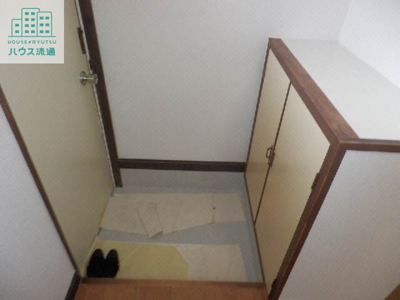 玄関　※別号室の写真です