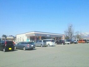 コンビニ　セブンイレブン（コンビニ）まで240m