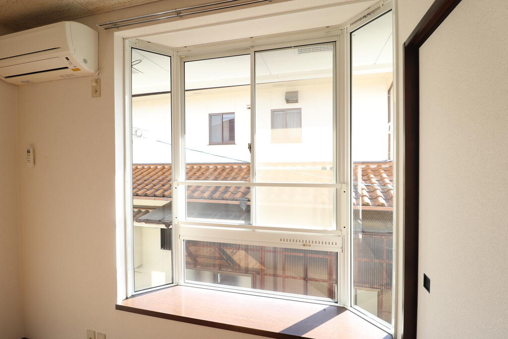 バルコニー　出窓