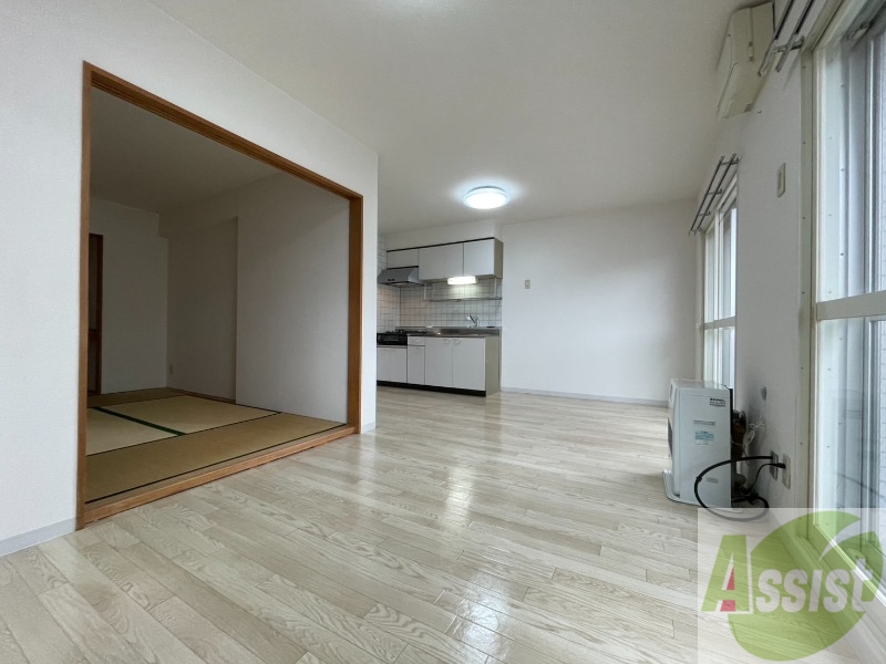 居室・リビング　広々としたリビングですね。使い勝手がよさそうですね！