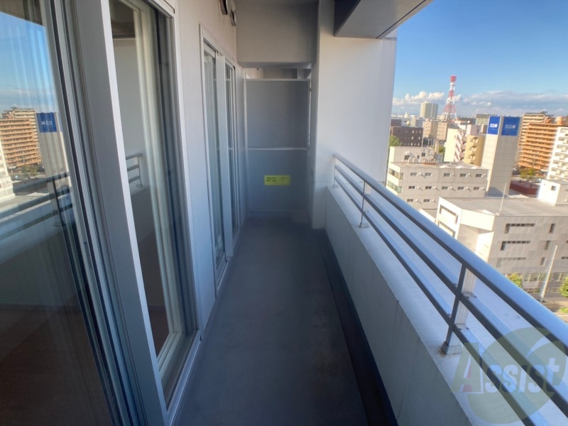 バルコニー　こちらはバルコニー。洗濯物が干せるようになっています。