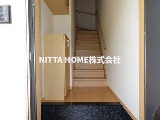 玄関　きれいなエントランスです！