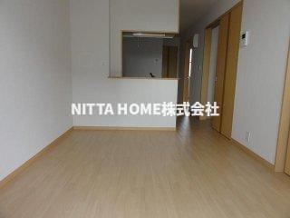 居室・リビング　日当たりの良い広々リビングルームです(^^♪