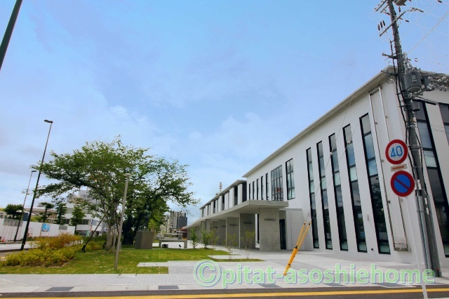 図書館　長浜市立長浜図書館（図書館）まで292m