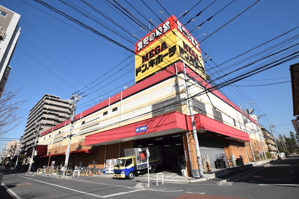 スーパー　MEGAドン・キホーテ草加店（スーパー）まで985m