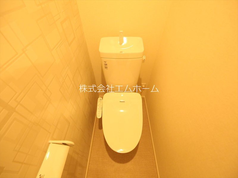 トイレ　温水洗浄暖房便座付トイレ