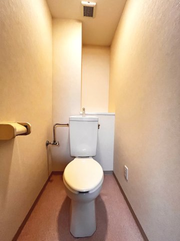 トイレ　別部屋の写真です。