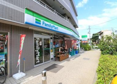 コンビニ　ファミリーマート 弦巻一丁目店（コンビニ）まで495m