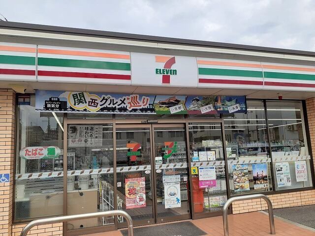 コンビニ　セブンイレブン和歌山山吹丁店様（コンビニ）まで550m