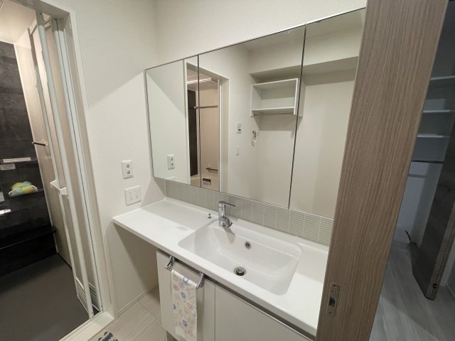 洗面設備　脱衣スペースもあります