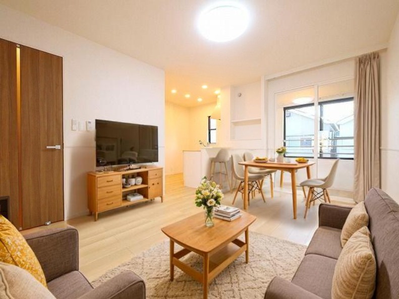 居室・リビング　CGで家具等を配置したもので家具等は含まれません