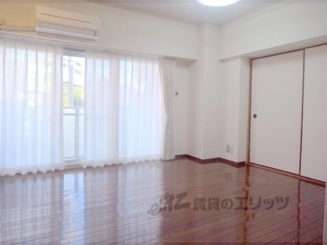 居室・リビング　リビング１０帖あります。