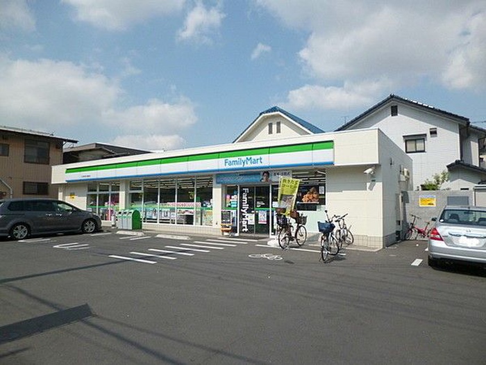 コンビニ　ファミリーマート川口青木町公園駅前店（コンビニ）まで750m