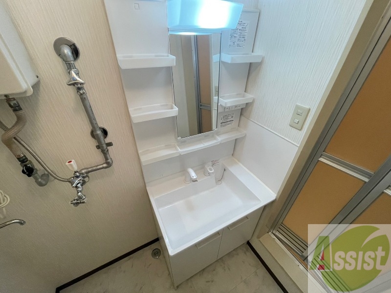 洗面設備　洗面台。身支度にはかかせないですよね～。