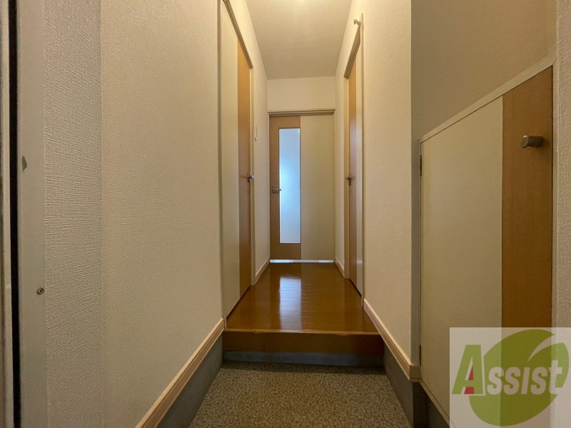 玄関　玄関の様子です。明るい印象ですね。気分もあがりそう。