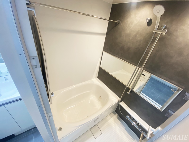 バス・シャワールーム　コンパクトで使いやすいお風呂です