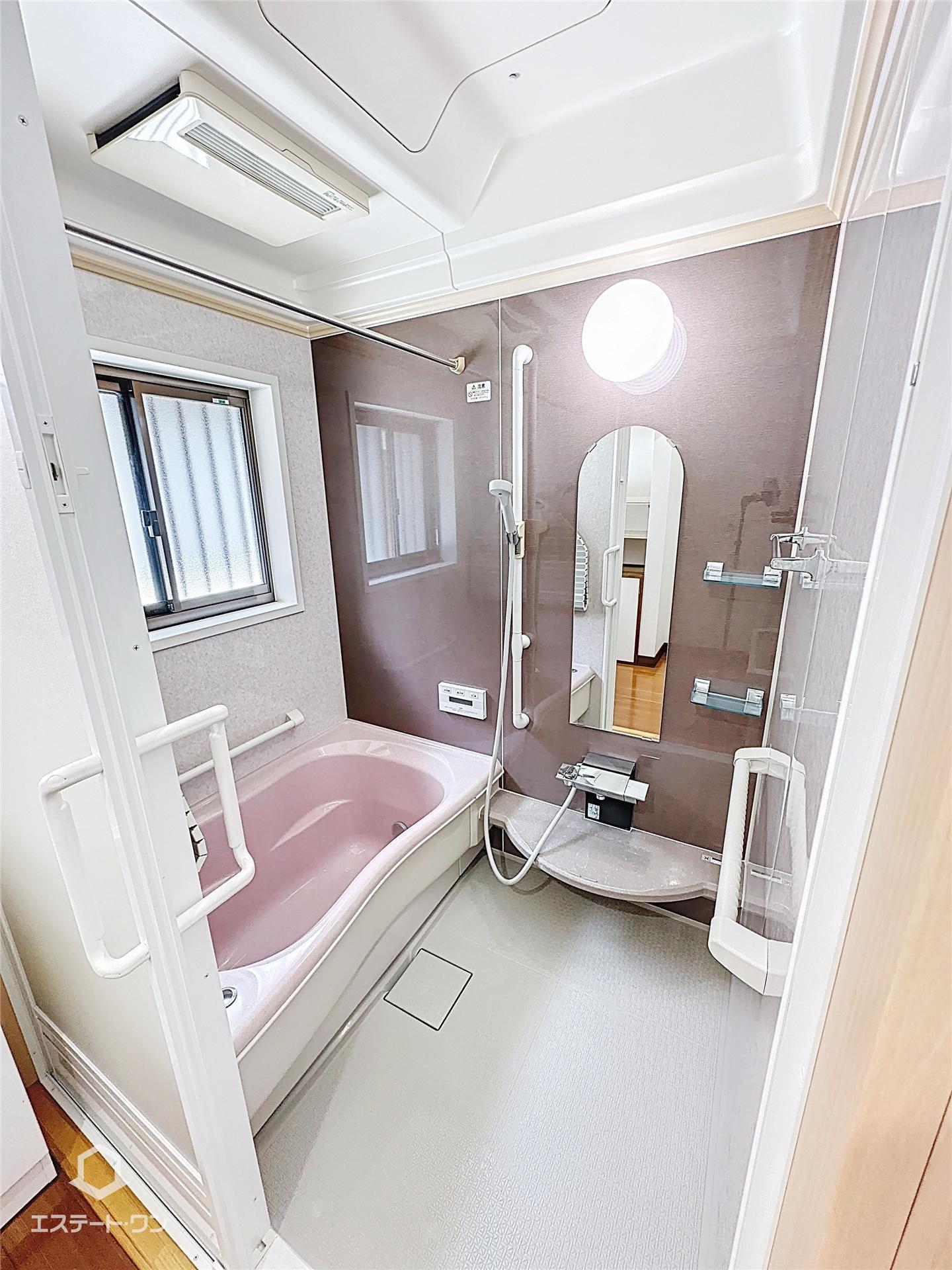 バス・シャワールーム　広々バスルームでゆったりくつろげます（＾＾）