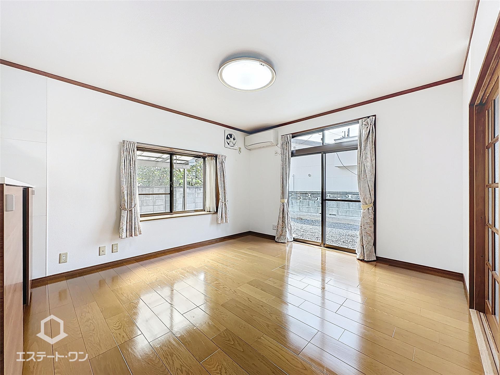 居室・リビング　日差したっぷりの明るいリビング☆