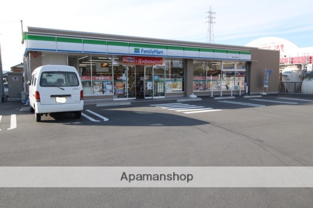 コンビニ　ファミリーマート（コンビニ）まで902m