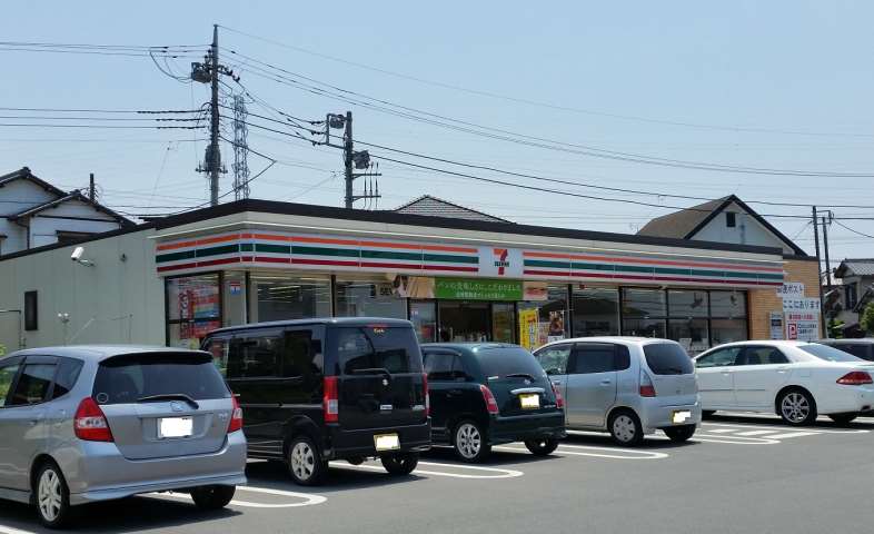 コンビニ　セブンイレブン（コンビニ）まで723m