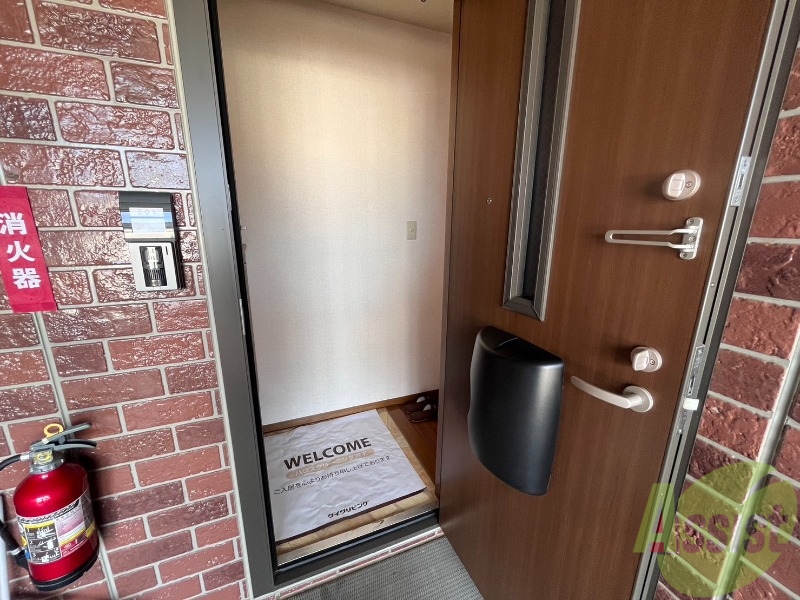 玄関　玄関を外から撮ってみました。室内が見えないのは嬉しいですね。