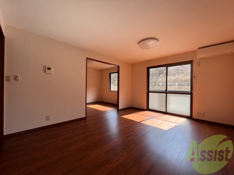 居室・リビング　リビングは広々とした雰囲気で気持ちがいいですね。