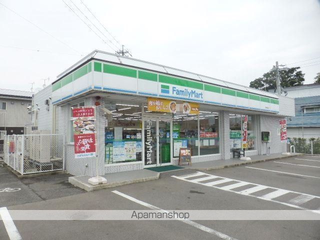 コンビニ　ファミリーマート（コンビニ）まで671m