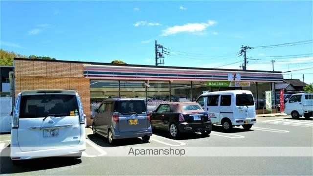 コンビニ　セブンイレブン　鉾田中央店（コンビニ）まで792m