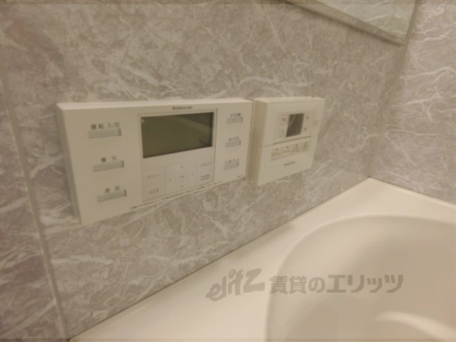 その他設備　給湯器リモコン