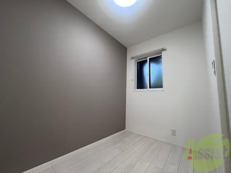 その他部屋・スペース　寝室は３帖の洋室です。シングルベッドがちょうどいいですね。