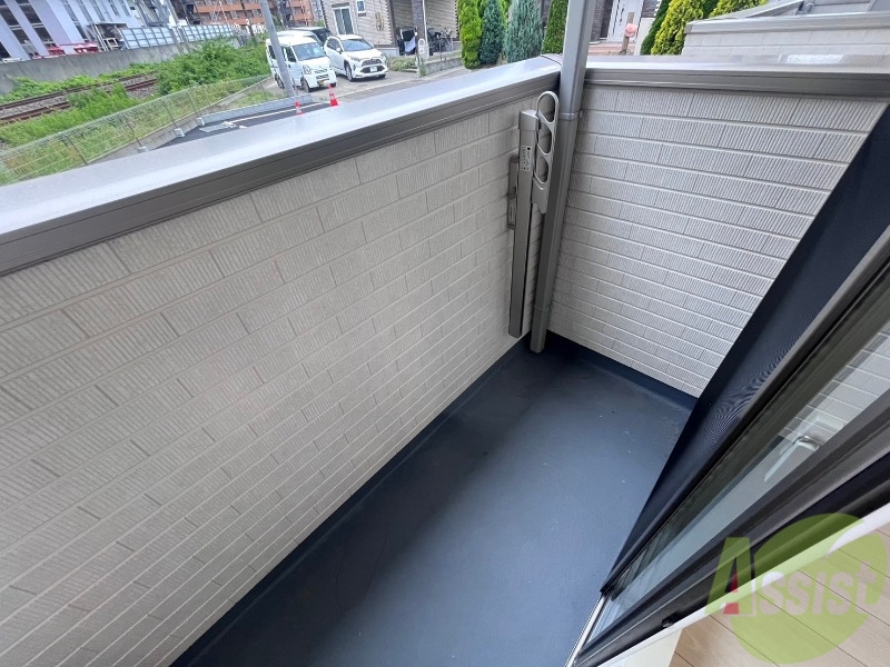 バルコニー　バルコニーは長さも幅もちょうどいい広さですね。