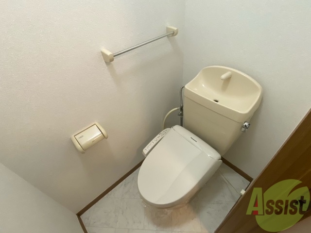 トイレ　トイレは、嬉しいウォシュレット付きです。