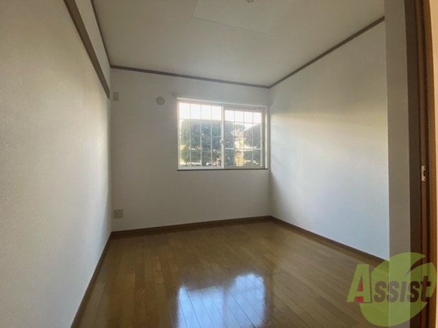 その他部屋・スペース　寝室には窓があるので、朝の目覚めが良さそうです。