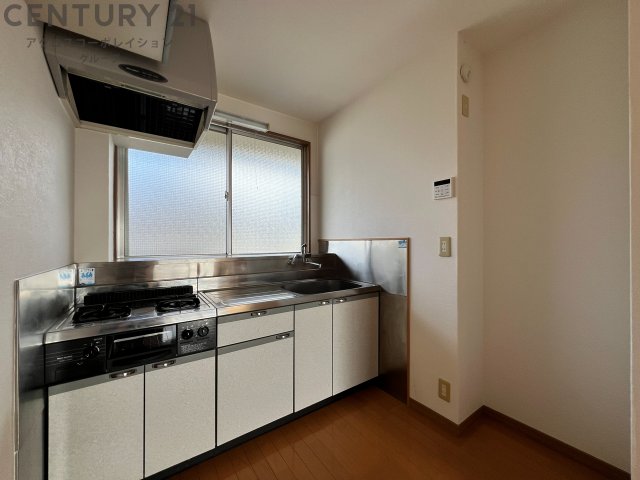 キッチン　窓付きキッチンで換気しやすくオススメです！