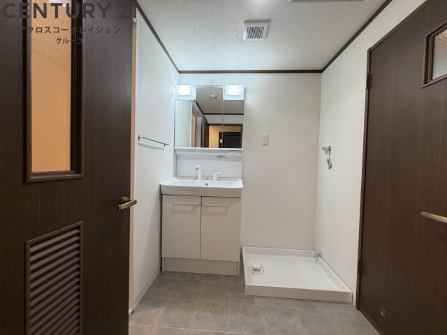 洗面設備　広い洗面所