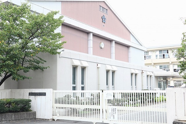 小学校　伊島小学校（小学校）まで2366m