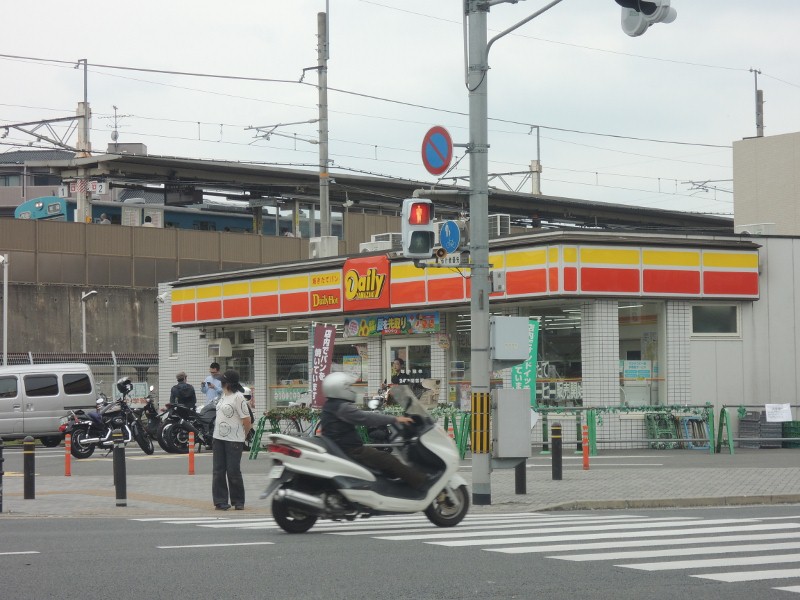 コンビニ　デイリーストア（コンビニ）まで1281m