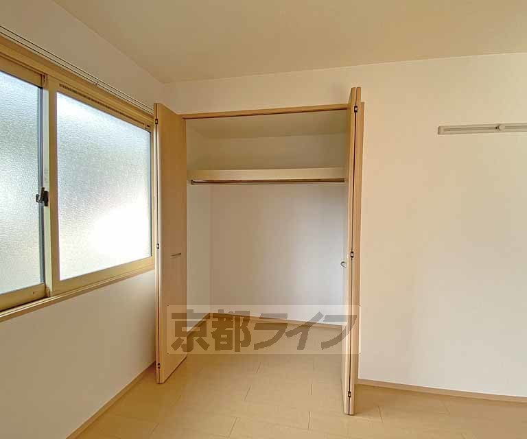 収納　奥行きのあるクローゼットです。