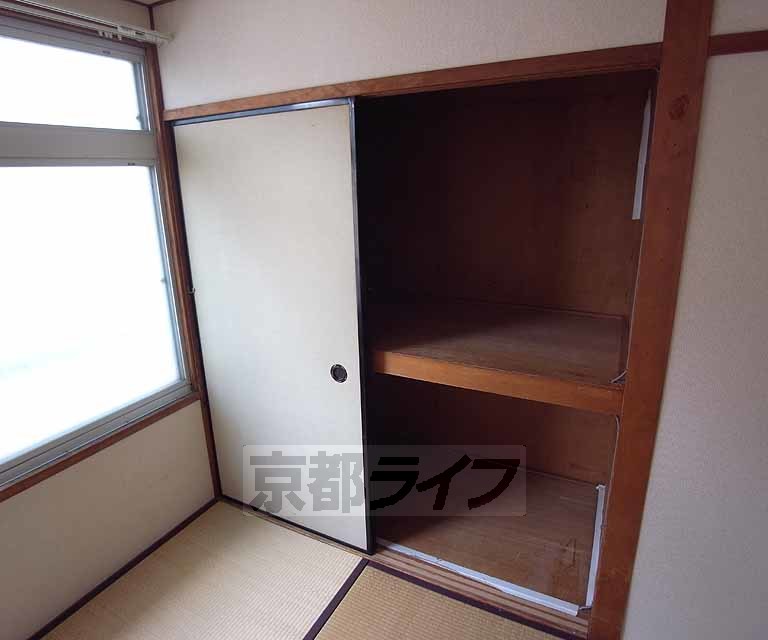 収納　押入れですね。