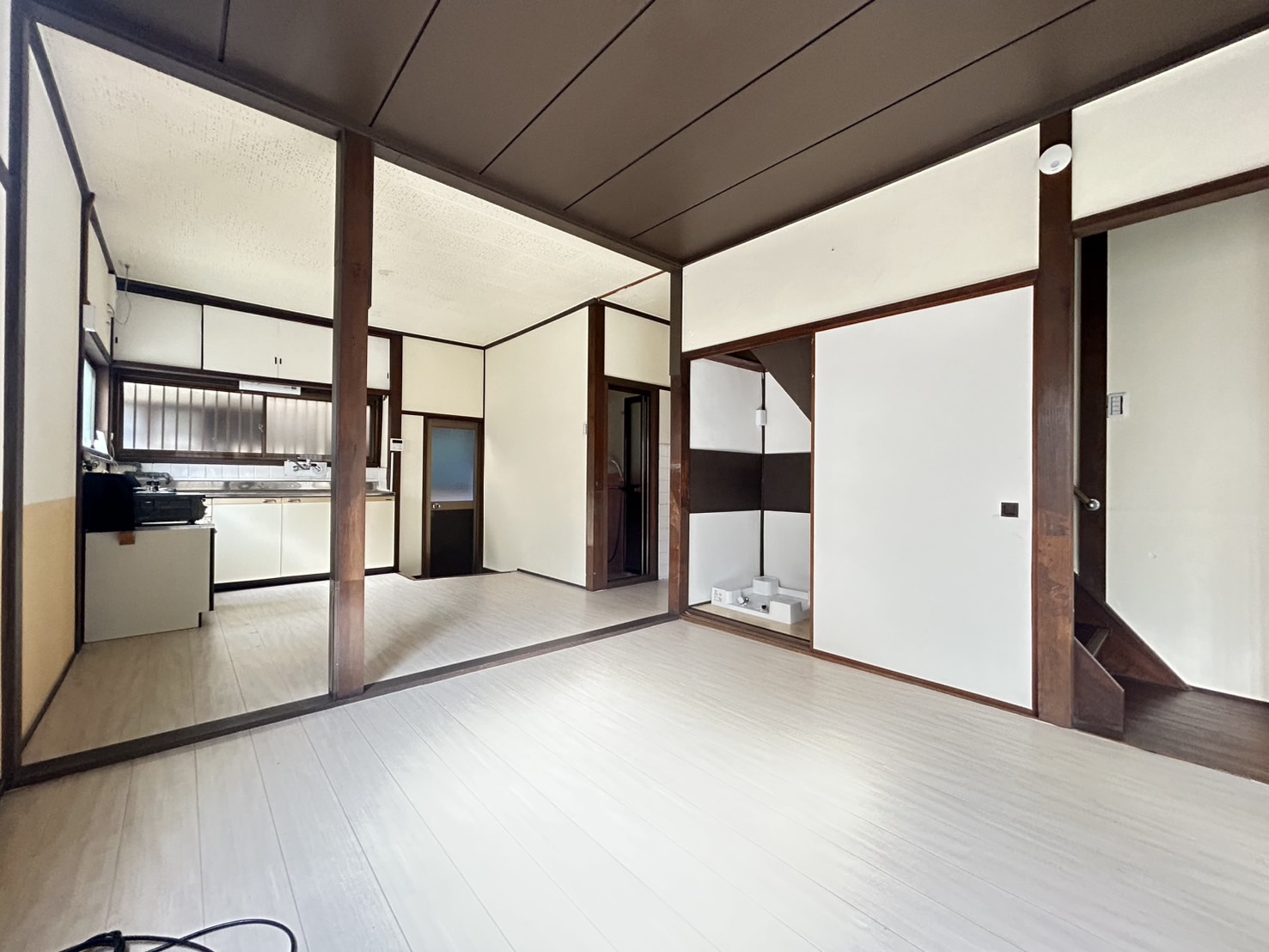 城が山5丁目戸建の居間写真