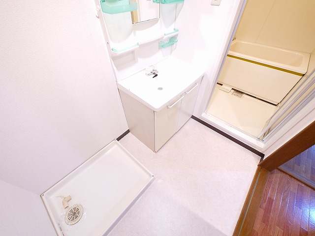 洗面設備　脱衣スペースもあります